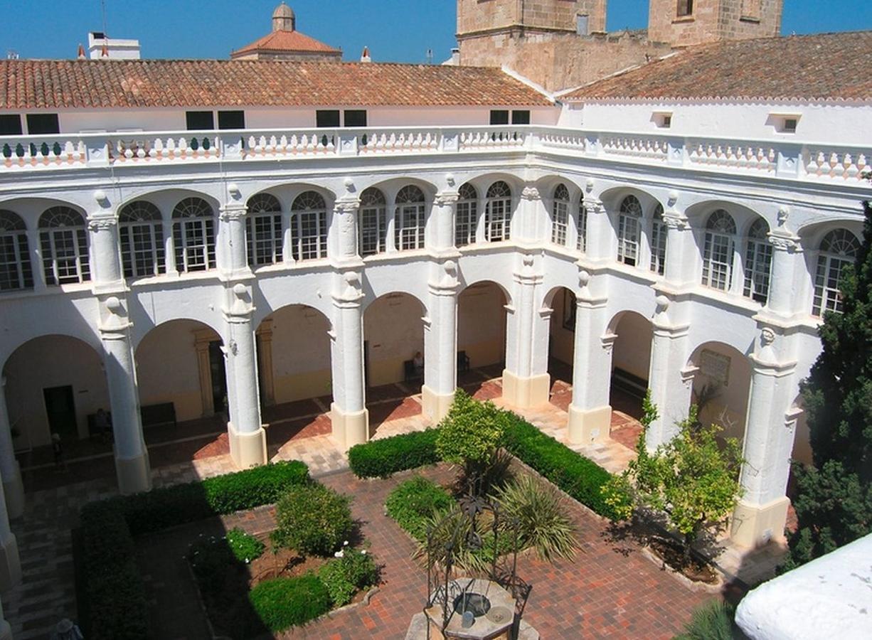 Grupoandria El Claustre De Ciutadella - Hospederia Hostel Eksteriør bilde